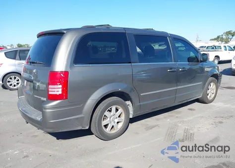 2010 Chrysler Town & Country Touring Plus из США, поврежденный, VIN 2A4RR8DX1AR405174
